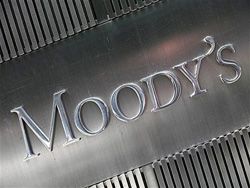 Moody’s понизило рейтинги двух российских банков
